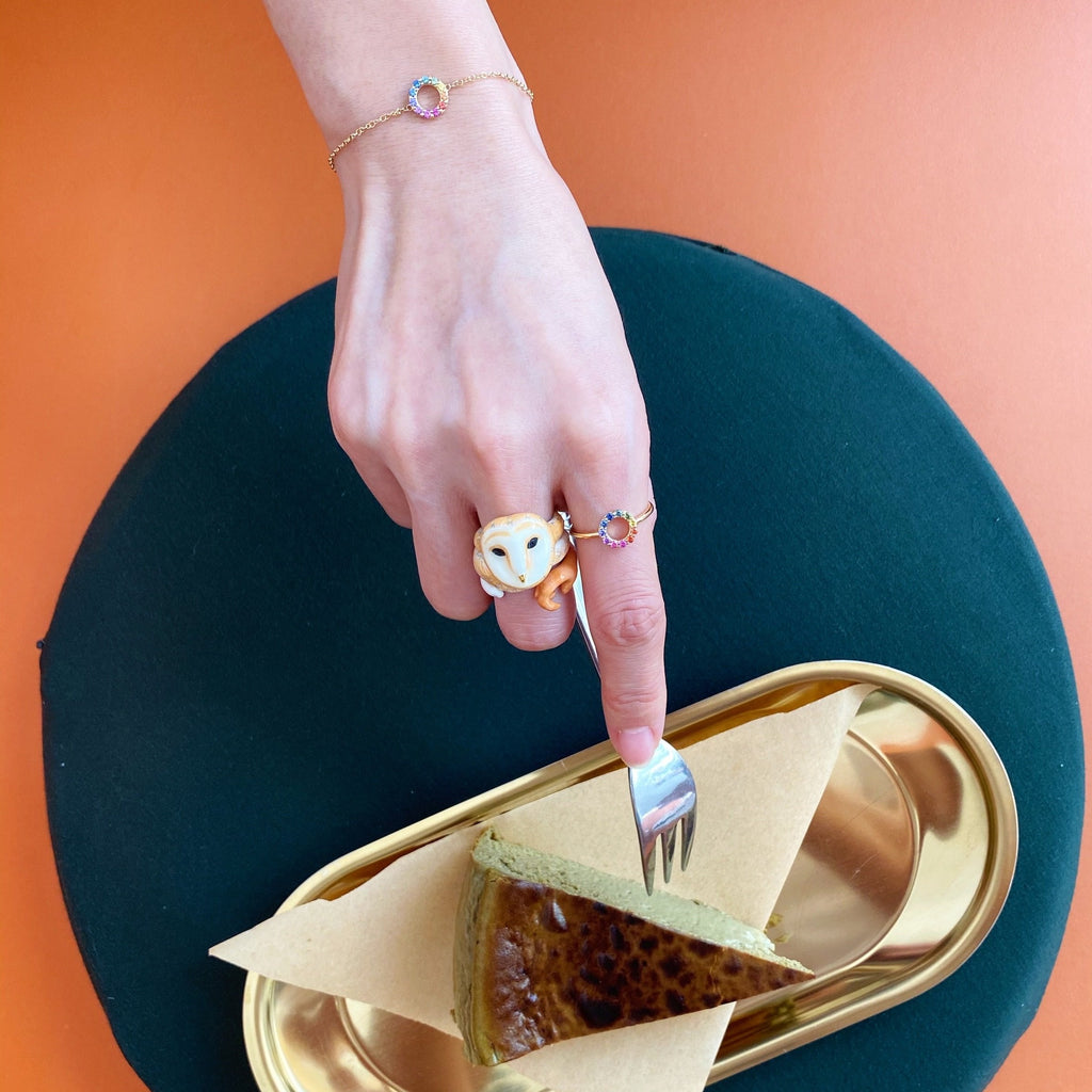 MARY LOU 18K YELLOW GOLD RAINBOW SAPPHIRE CIRCLE LAYERING RING