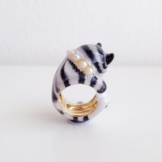 Mary Lou White & Black Kitten Ring - MaryLouStore